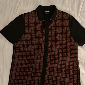 Men’s short sleeve sweater polo.